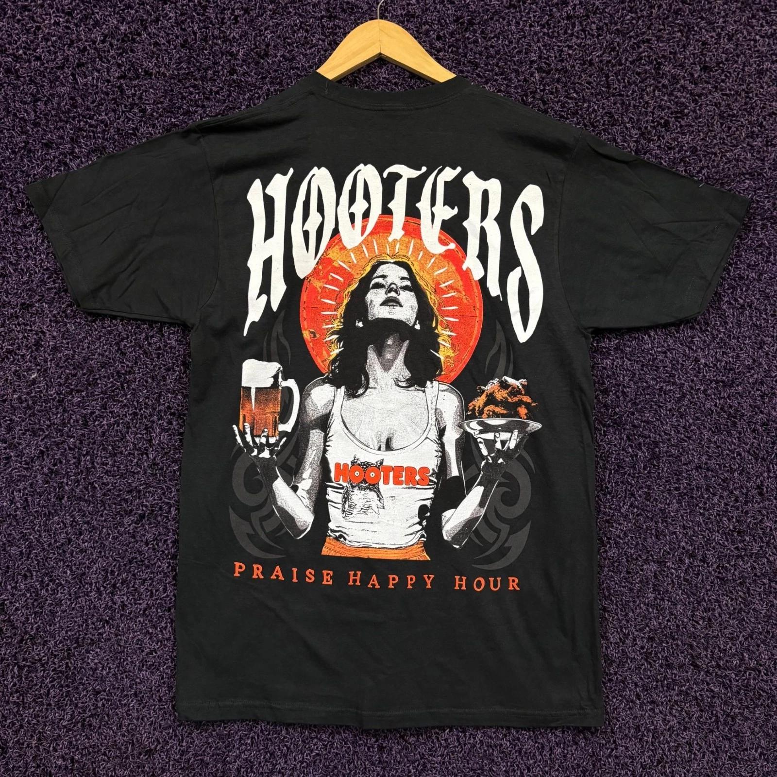 Hooters Praise Happy Hour T-shirt size medium L
Hooters Praise Happy Hour T-shirt size medium L