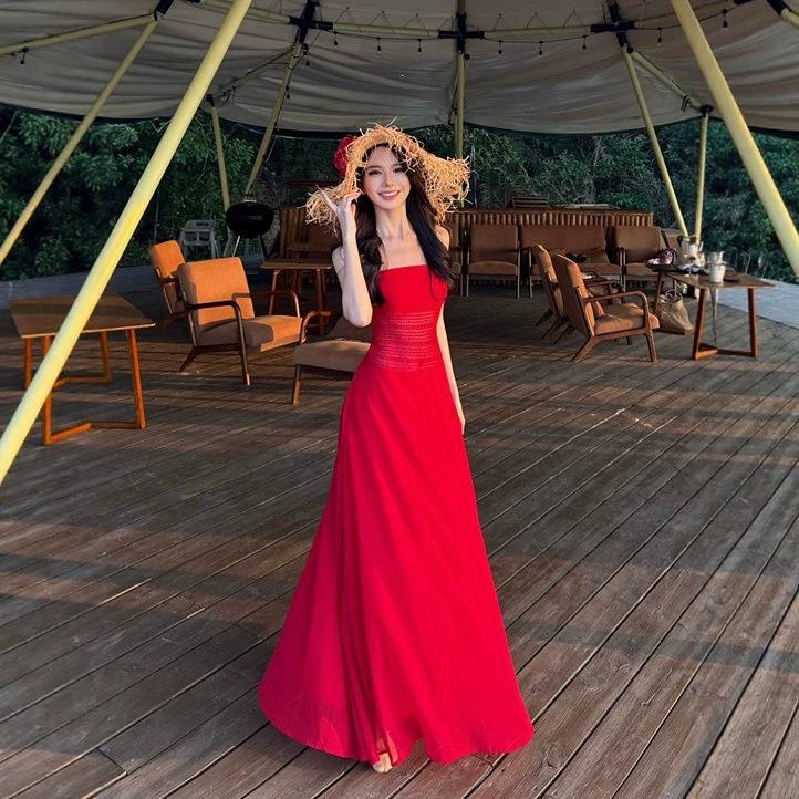 Hong Kong style retro red tube top suspender dress women s summer new hollow design elegant holiday dress XL червоний
Hong Kong style retro red tube top suspender dress women s summer new hollow design elegant holiday dress XL червоний