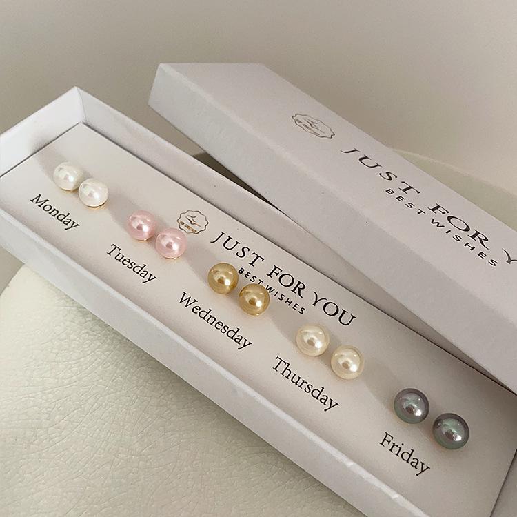 One Week No-Repeat Pearl Stud Earrings Set - French Retro, Simple, Versatile Fashion Jewelry for Women
One Week No-Repeat Pearl Stud Earrings Set - French Retro, Simple, Versatile Fashion Jewelry for Women