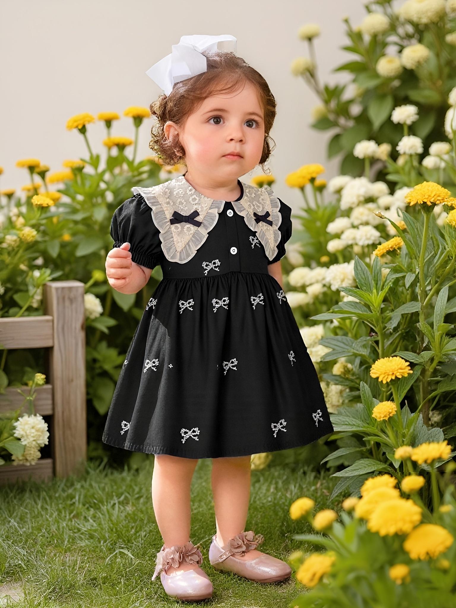 The girl wears a black short-sleeve dress with a doll collar and a back bow, perfect for spring, summer and daily casual wear 18-24M чорний
The girl wears a black short-sleeve dress with a doll collar and a back bow, perfect for spring, summer and daily casual wear 18-24M чорний