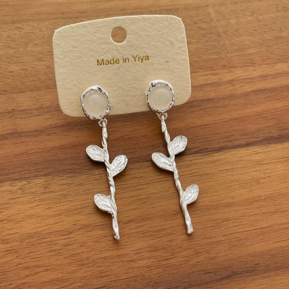Minar Simulated Pearl Resin Metallic Flower Long Tassel Drop Earrings for Women Silver Plating Copper Alloy Jewelry
Minar Simulated Pearl Resin Metallic Flower Long Tassel Drop Earrings for Women Silver Plating Copper Alloy Jewelry