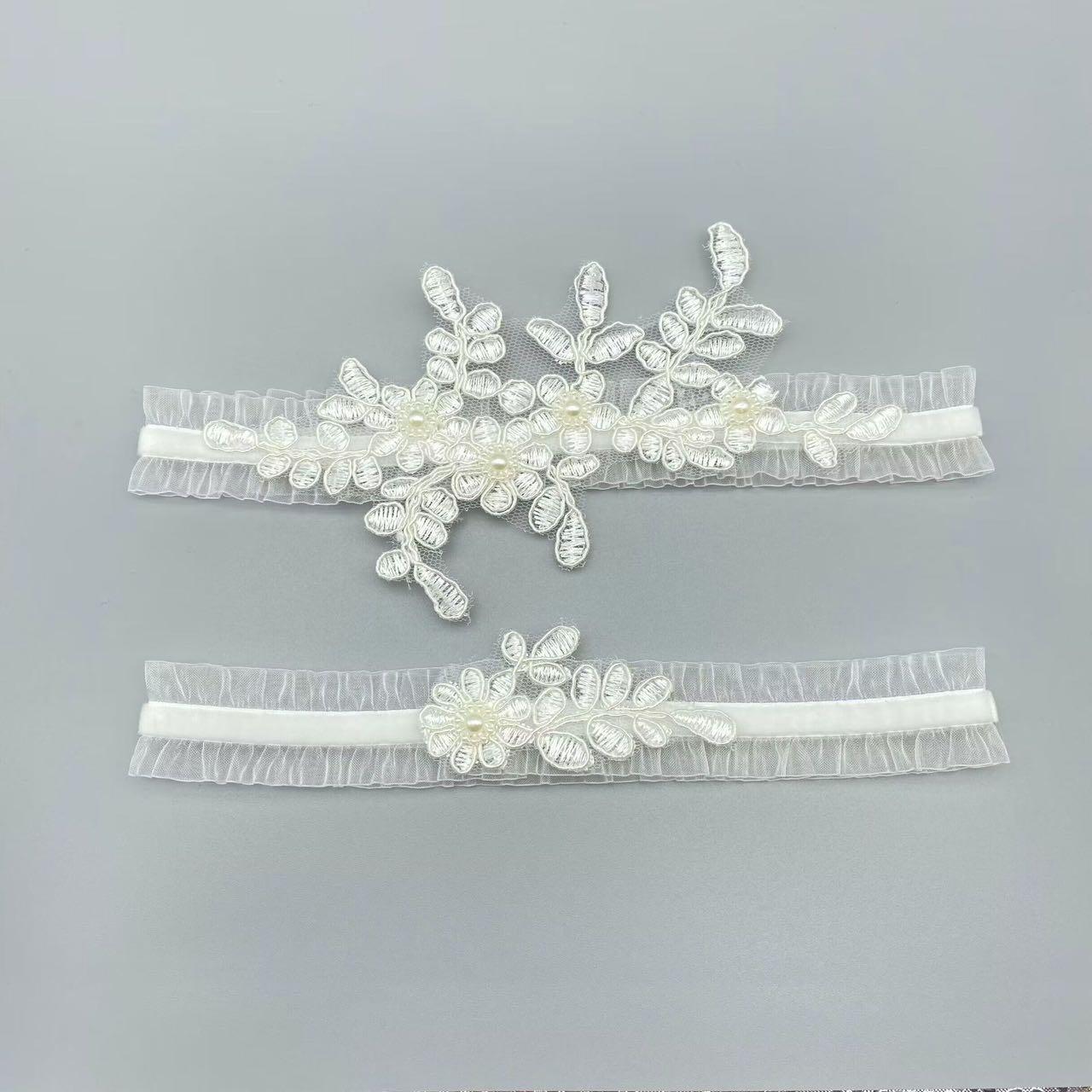 Pearl Rhinestone Embroidered Lace Wedding Garter for Brides
Pearl Rhinestone Embroidered Lace Wedding Garter for Brides
