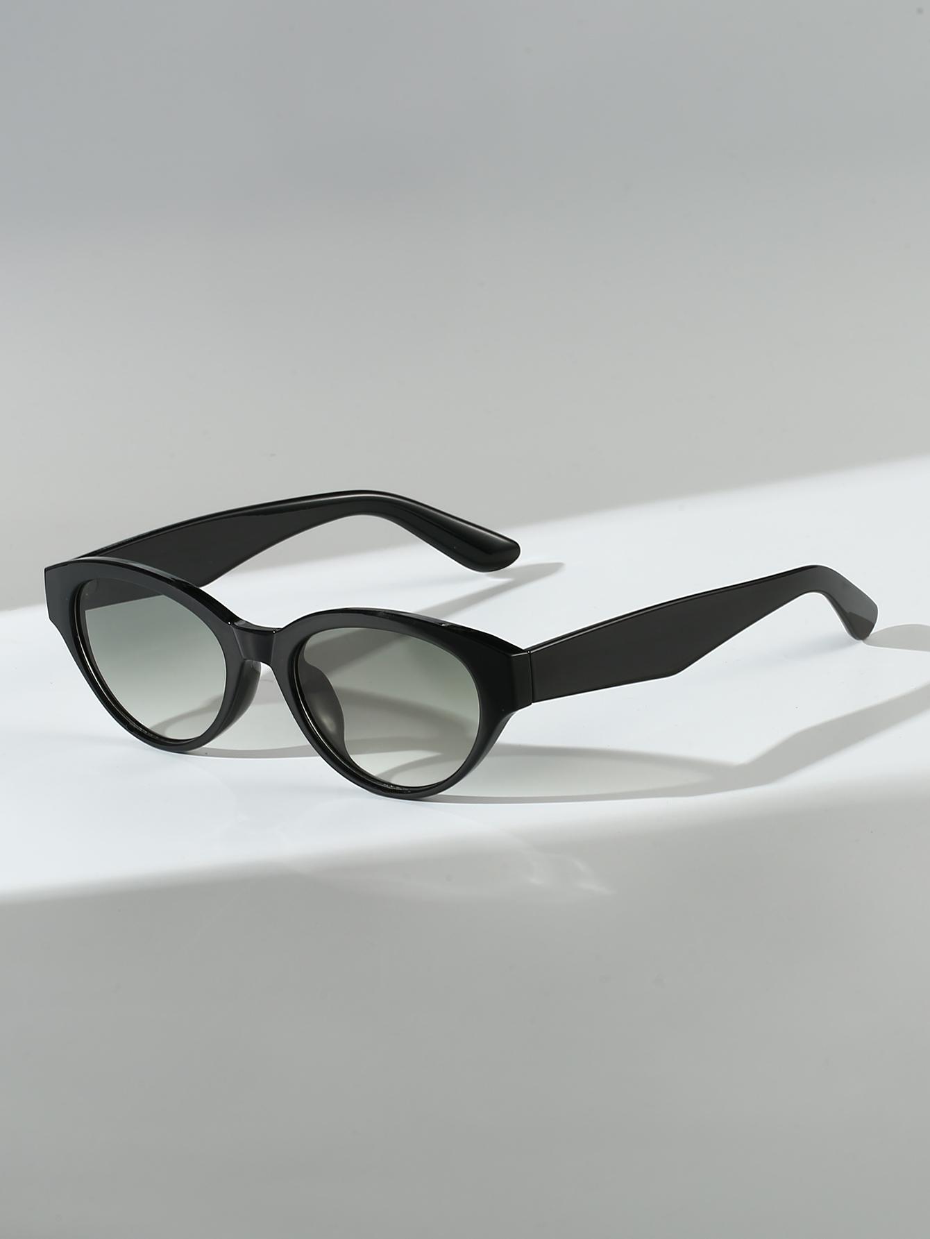 1Pcy 2K Millennium Style Narrow Frame Sunglasses, Retro Cat-Eye Design, Uv400, Vacation, Commuting, Unisex
1Pcy 2K Millennium Style Narrow Frame Sunglasses, Retro Cat-Eye Design, Uv400, Vacation, Commuting, Unisex