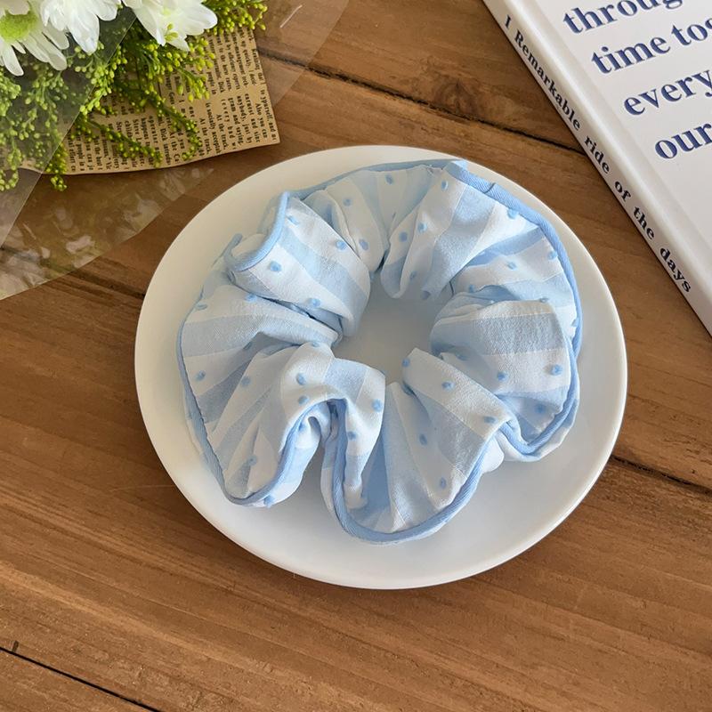 Тканевый цветок резинка для волос в виде большого кишечника маленький свежий и сладкий шнурок для волос модные нежные темпераментные атмосферные аксессуары для волос
Тканевый цветок резинка для волос в виде большого кишечника маленький свежий и сладкий шнурок для волос модные нежные темпераментные атмосферные аксессуары для волос