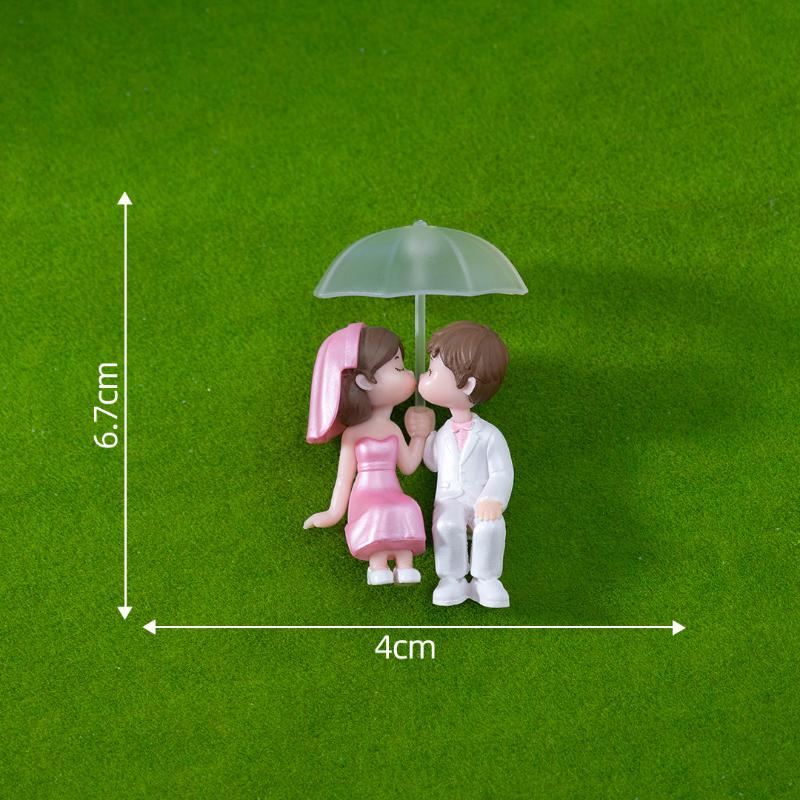 1Pair Doll Umbrella-Holding Kissing Couple Figurines Ornament Lovers Figure Cake Decorations DIY Miniatures Desktop Decor Gifts
1Pair Doll Umbrella-Holding Kissing Couple Figurines Ornament Lovers Figure Cake Decorations DIY Miniatures Desktop Decor Gifts