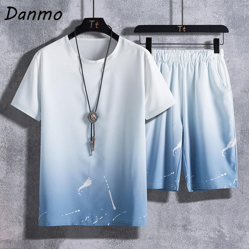 Летний мужской спортивный костюм Danmo, мужской костюм с градиентом, костюм с принтом тай-дай, футболка с короткими рукавами и шорты, мужской модный пляжный комплект большого размера
Летний мужской спортивный костюм Danmo, мужской костюм с градиентом, костюм с принтом тай-дай, футболка с короткими рукавами и шорты, мужской модный пляжный комплект большого размера