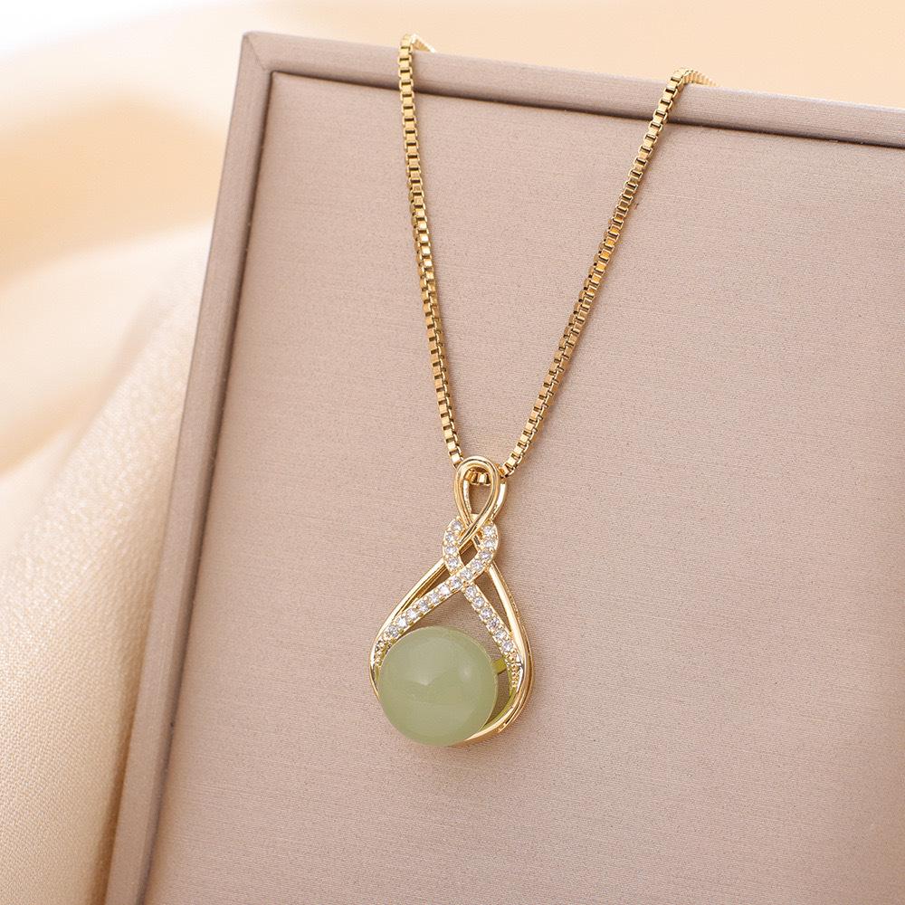Hetian Jade Pendant Necklace: Lucky Bag Design for Women - Elegant and Versatile Clavicle Chain
Hetian Jade Pendant Necklace: Lucky Bag Design for Women - Elegant and Versatile Clavicle Chain