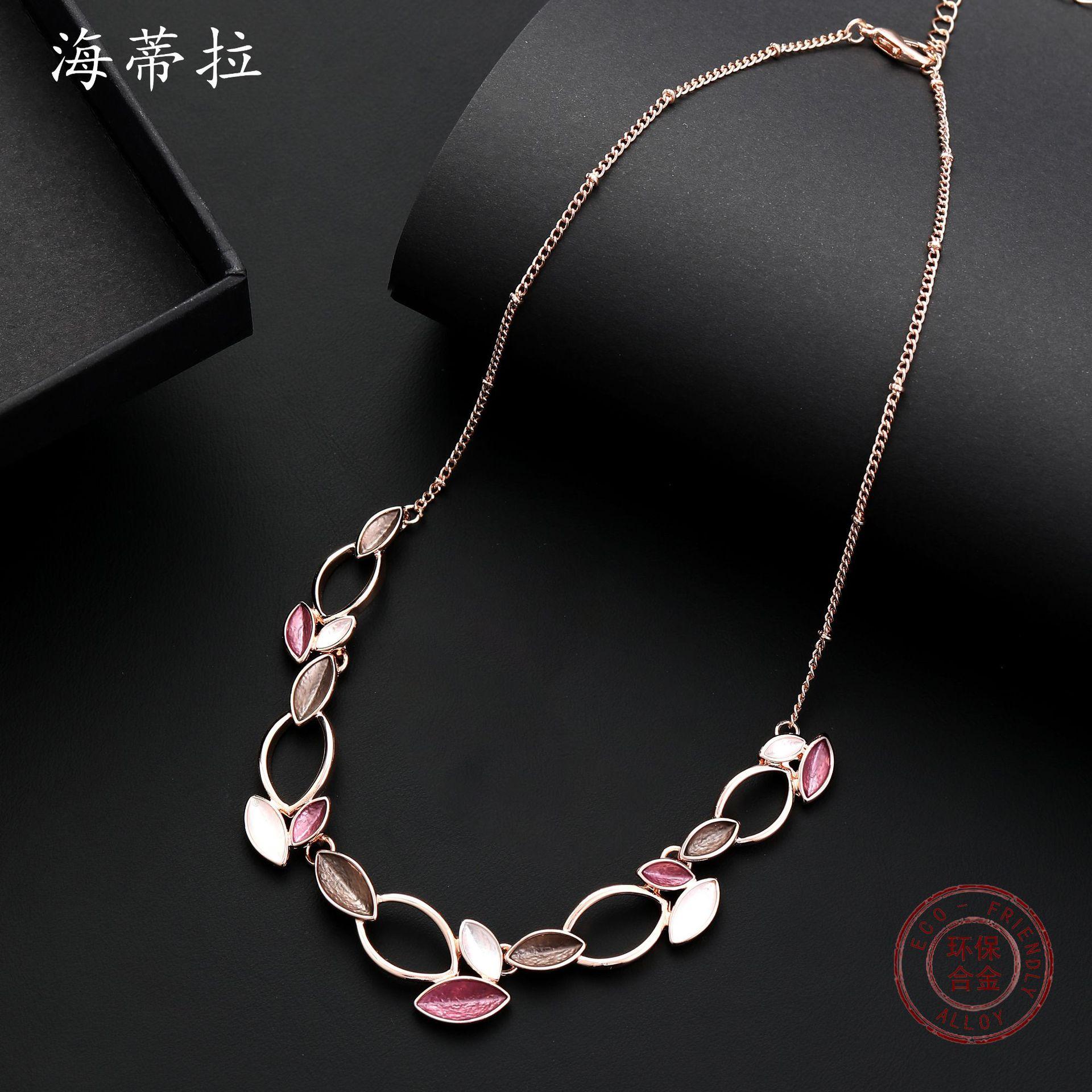 Original new rose red petal alloy gold necklace, fashionable and versatile women s necklace in flower shape
Original new rose red petal alloy gold necklace, fashionable and versatile women s necklace in flower shape