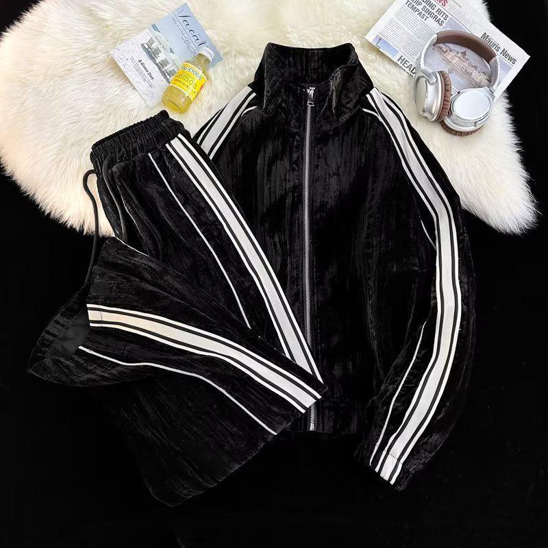 Осенний стильный полосатый свитшот из золотого бархата, спортивный костюм из двух частей для пар для мужчин XL чёрный
Осенний стильный полосатый свитшот из золотого бархата, спортивный костюм из двух частей для пар для мужчин XL чёрный