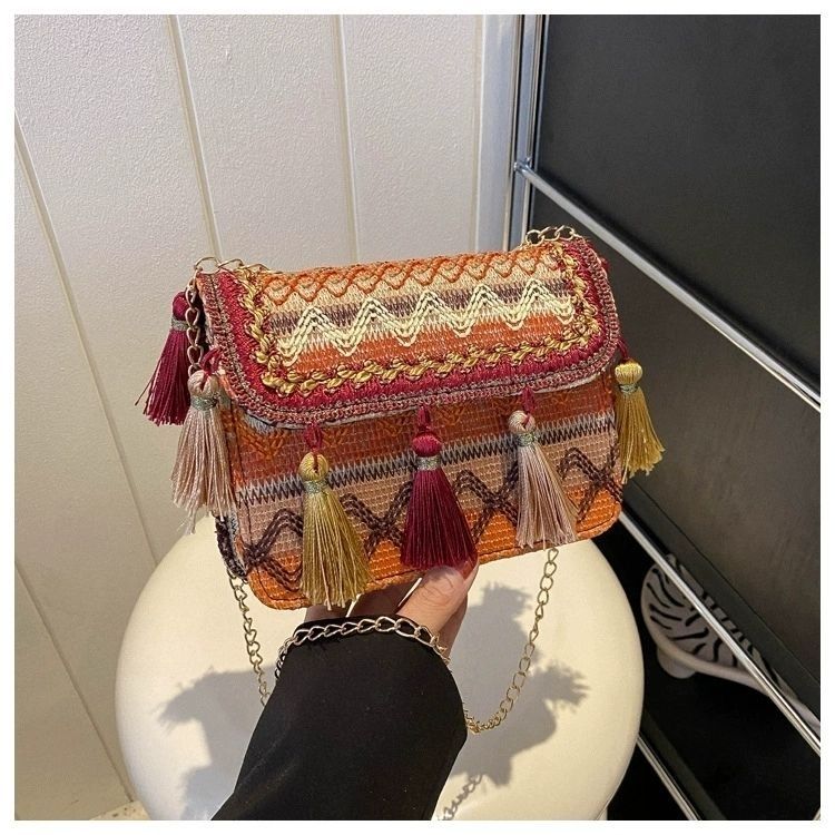 Сумка с вышивкой в этническом стиле для женщин, универсальная сумка через плечо, модная сумка через плечо с кисточками на цепочке
Сумка с вышивкой в этническом стиле для женщин, универсальная сумка через плечо, модная сумка через плечо с кисточками на цепочке