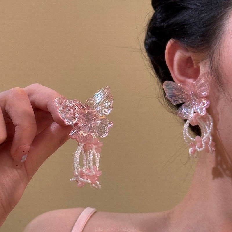 Butterfly pearl flower fringed earrings temperament versatile stud earrings light luxury high sense niche earrings women
Butterfly pearl flower fringed earrings temperament versatile stud earrings light luxury high sense niche earrings women