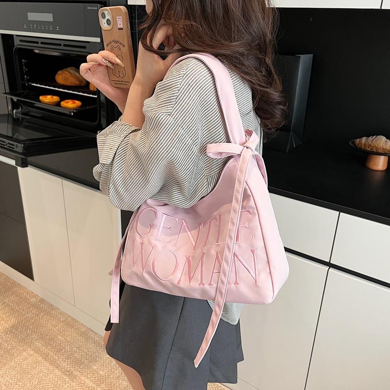 Niche high-end bag women s new nylon cloth tote bento bag versatile shoulder armpit bag синій
Niche high-end bag women s new nylon cloth tote bento bag versatile shoulder armpit bag синій