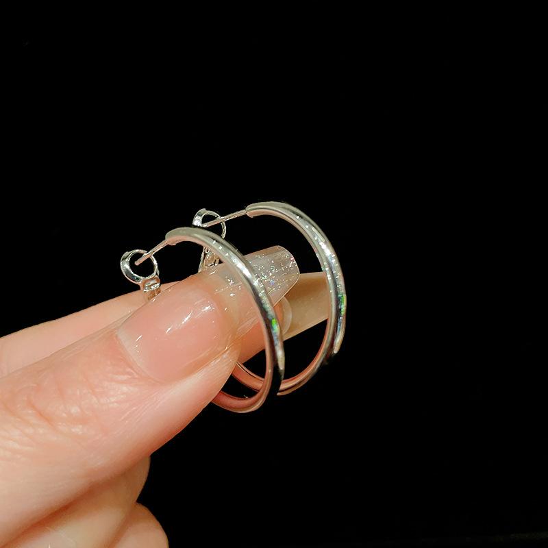 Silver needle metal round plain ring earrings niche simple cold wind earrings versatile temperament earrings geometry
Silver needle metal round plain ring earrings niche simple cold wind earrings versatile temperament earrings geometry