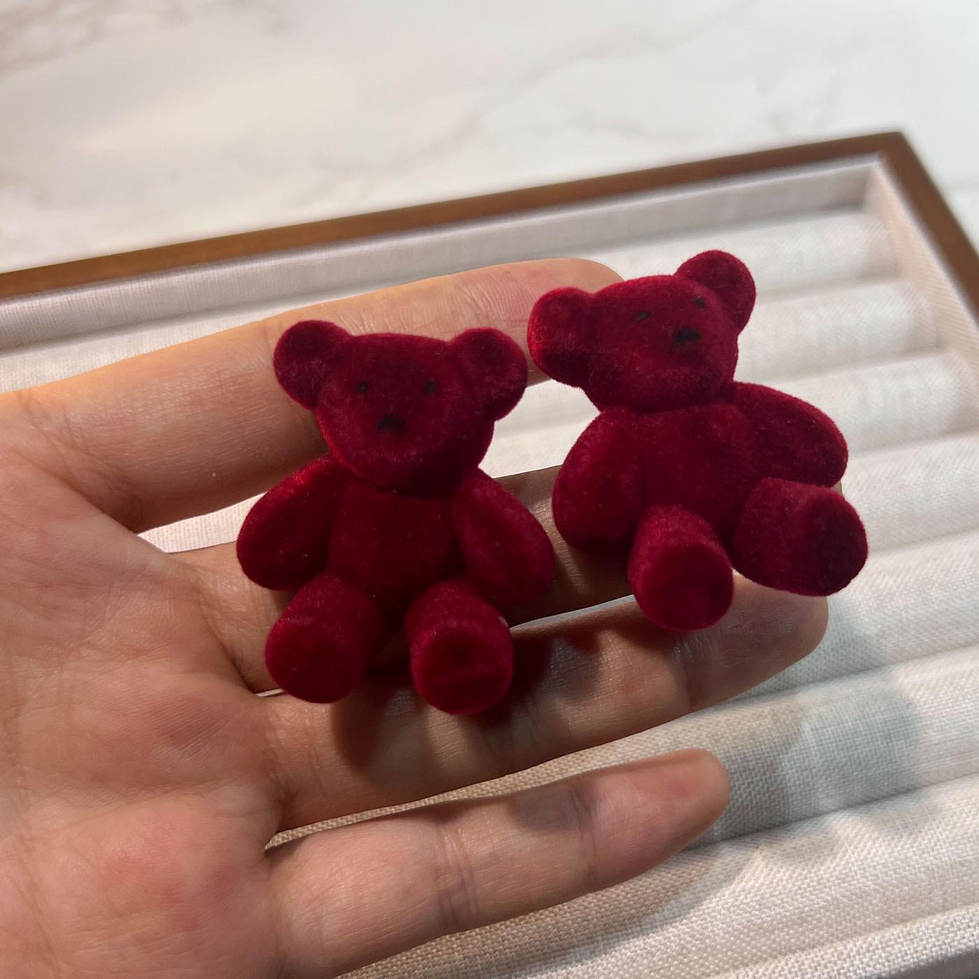 Velvet Bear Stud Earrings - Korean Design, Light Luxury, Versatile, S925 Jewelry for Autumn/Winter червоний
Velvet Bear Stud Earrings - Korean Design, Light Luxury, Versatile, S925 Jewelry for Autumn/Winter червоний
