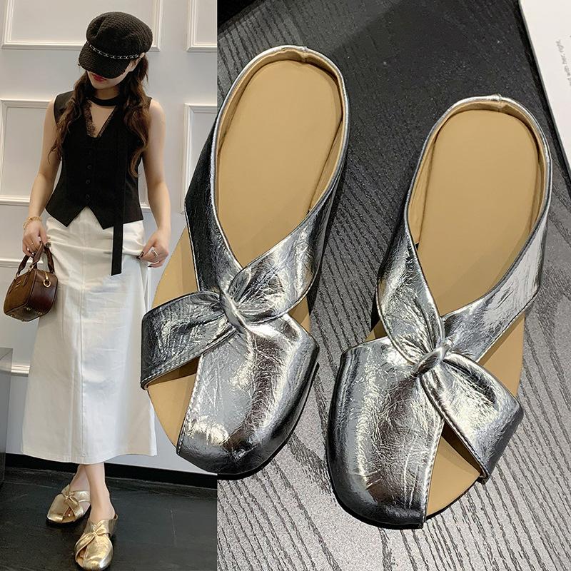 2025 new imitation leather bag head cool slippers women s summer outer wear flat bottom inner height half drag middle heel casual leather drag 40 срібний
2025 new imitation leather bag head cool slippers women s summer outer wear flat bottom inner height half drag middle heel casual leather drag 40 срібний
