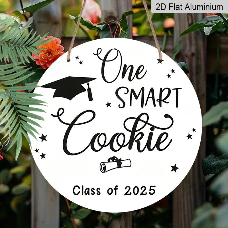 2D Flat Aluminum Graduation-themed Wall Decorations, Available in Various Sizes, Featuring A Minimalist Black and White Graduation Cap Design, Making 7.87×7.87inch
2D Flat Aluminum Graduation-themed Wall Decorations, Available in Various Sizes, Featuring A Minimalist Black and White Graduation Cap Design, Making 7.87×7.87inch