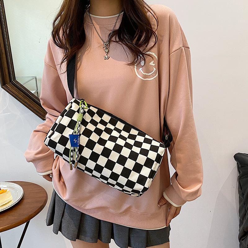 2025 new trendy nylon women s bag plaid girl shopping shoulder bag fashion student class messenger bag woman чёрный
2025 new trendy nylon women s bag plaid girl shopping shoulder bag fashion student class messenger bag woman чёрный