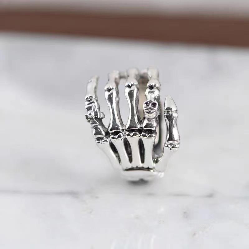 925 Тайское серебро Euramerican Punk Skull Head Ghost Claw Ring Винтажное персонализированное преувеличенное кольцо для пары
925 Тайское серебро Euramerican Punk Skull Head Ghost Claw Ring Винтажное персонализированное преувеличенное кольцо для пары