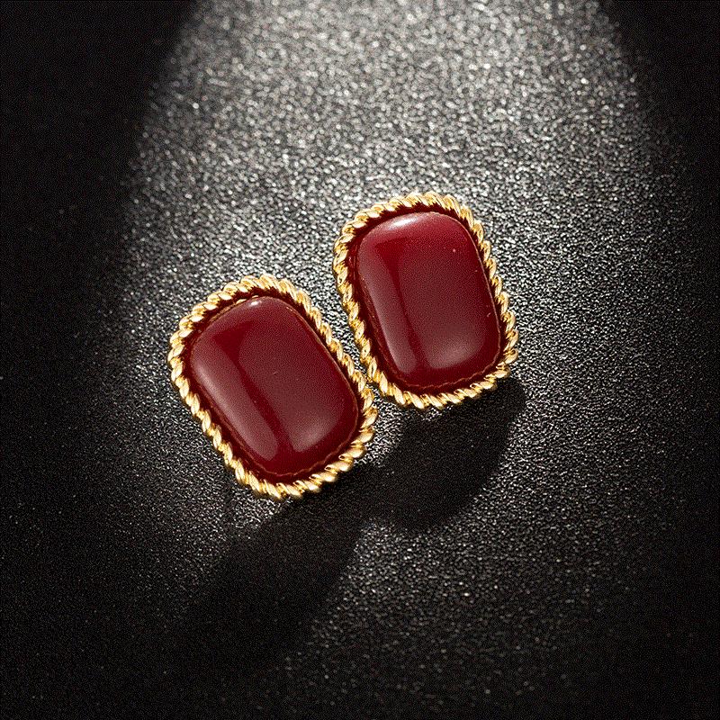 S925 Silver Needle Korean Retro Resin Stud Earrings - Elegant, Simple, and Versatile for Women
S925 Silver Needle Korean Retro Resin Stud Earrings - Elegant, Simple, and Versatile for Women