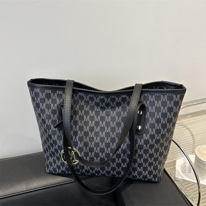 Women s bag large-capacity tote bag 2025 new versatile Korean version niche design shoulder bag fashion printed large bag women
Women s bag large-capacity tote bag 2025 new versatile Korean version niche design shoulder bag fashion printed large bag women