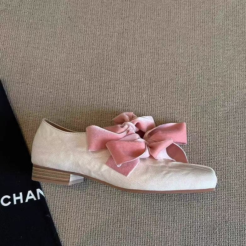 Cowhide version retro niche pleated Mary Jane shoes new versatile light mouth straps square head thick heel single shoes 40 абрикосовий
Cowhide version retro niche pleated Mary Jane shoes new versatile light mouth straps square head thick heel single shoes 40 абрикосовий