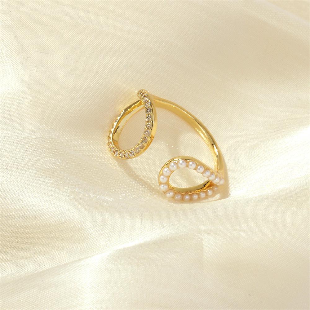 Асимметричное кольцо с жемчугом с покрытием из 18-каратного золота – Женские индивидуальные преувеличенные ювелирные украшения Adjustable
Асимметричное кольцо с жемчугом с покрытием из 18-каратного золота – Женские индивидуальные преувеличенные ювелирные украшения Adjustable