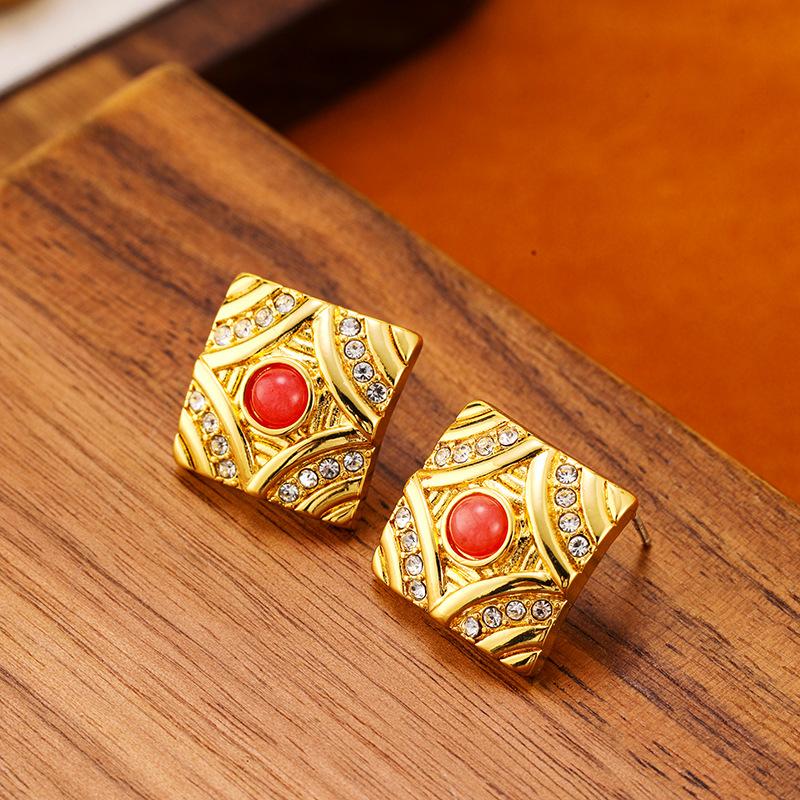 Women s Light Luxury Design Elegant Vintage Geometric Square Earrings Fashionable And Versatile Niche Design Earrings
Women s Light Luxury Design Elegant Vintage Geometric Square Earrings Fashionable And Versatile Niche Design Earrings