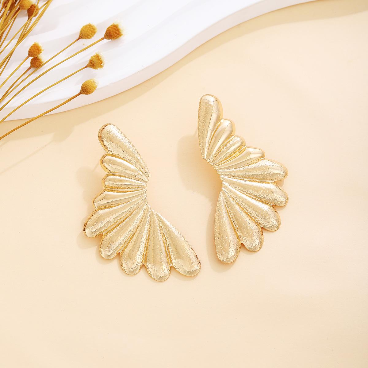 Fan-Shaped Leaves Exaggerated Personalized Stud Earrings, Light Luxury High-End Metal Style Fashion Temperament Earrings Women
Fan-Shaped Leaves Exaggerated Personalized Stud Earrings, Light Luxury High-End Metal Style Fashion Temperament Earrings Women