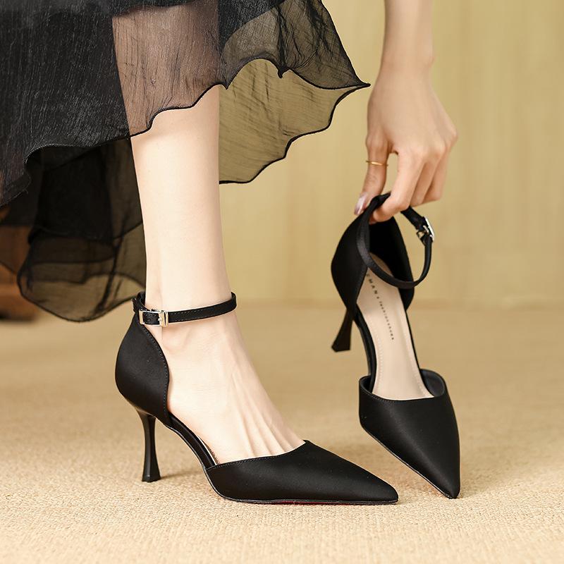 New simple one-word buckle hollow solid color comfortable daily fine heel high sense fashion red sole high heels women 40
New simple one-word buckle hollow solid color comfortable daily fine heel high sense fashion red sole high heels women 40