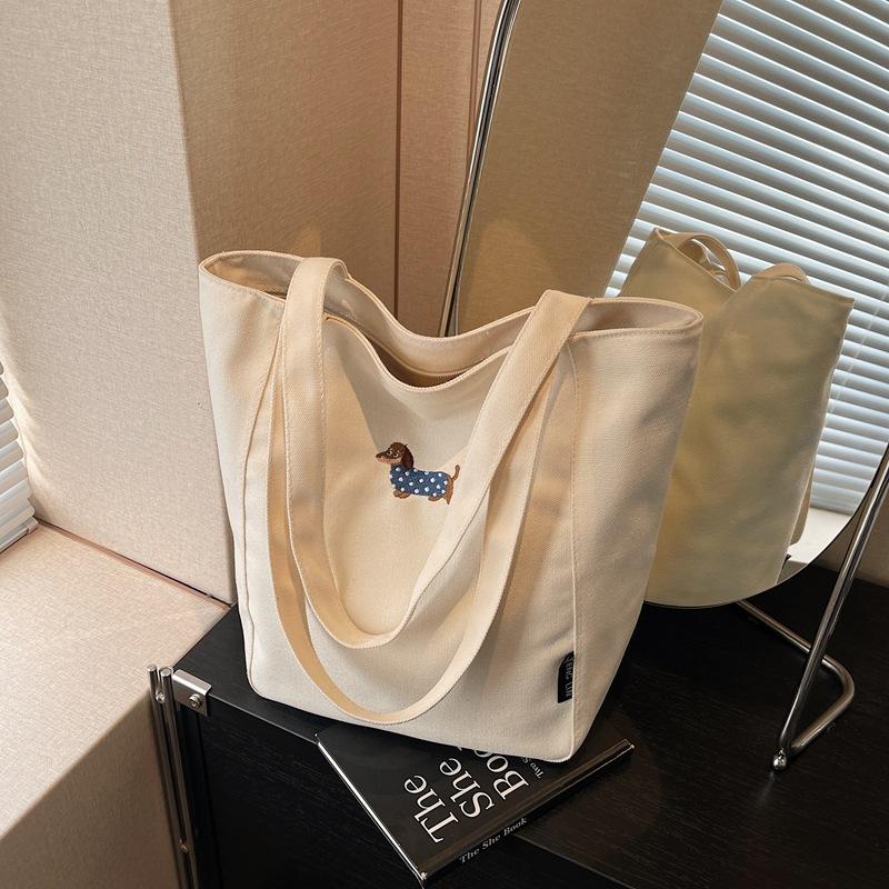 Canvas bag women s large-capacity new literary and artistic shoulder bag college students commuting tote bag
Canvas bag women s large-capacity new literary and artistic shoulder bag college students commuting tote bag