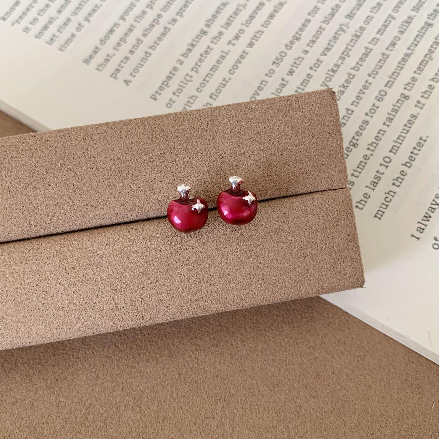Unique Drawn Texture Gold Silver Red Apple Stud Earrings Women Silver Needle Design Compact Minimalist Stylish Versatile Earring червоний
Unique Drawn Texture Gold Silver Red Apple Stud Earrings Women Silver Needle Design Compact Minimalist Stylish Versatile Earring червоний