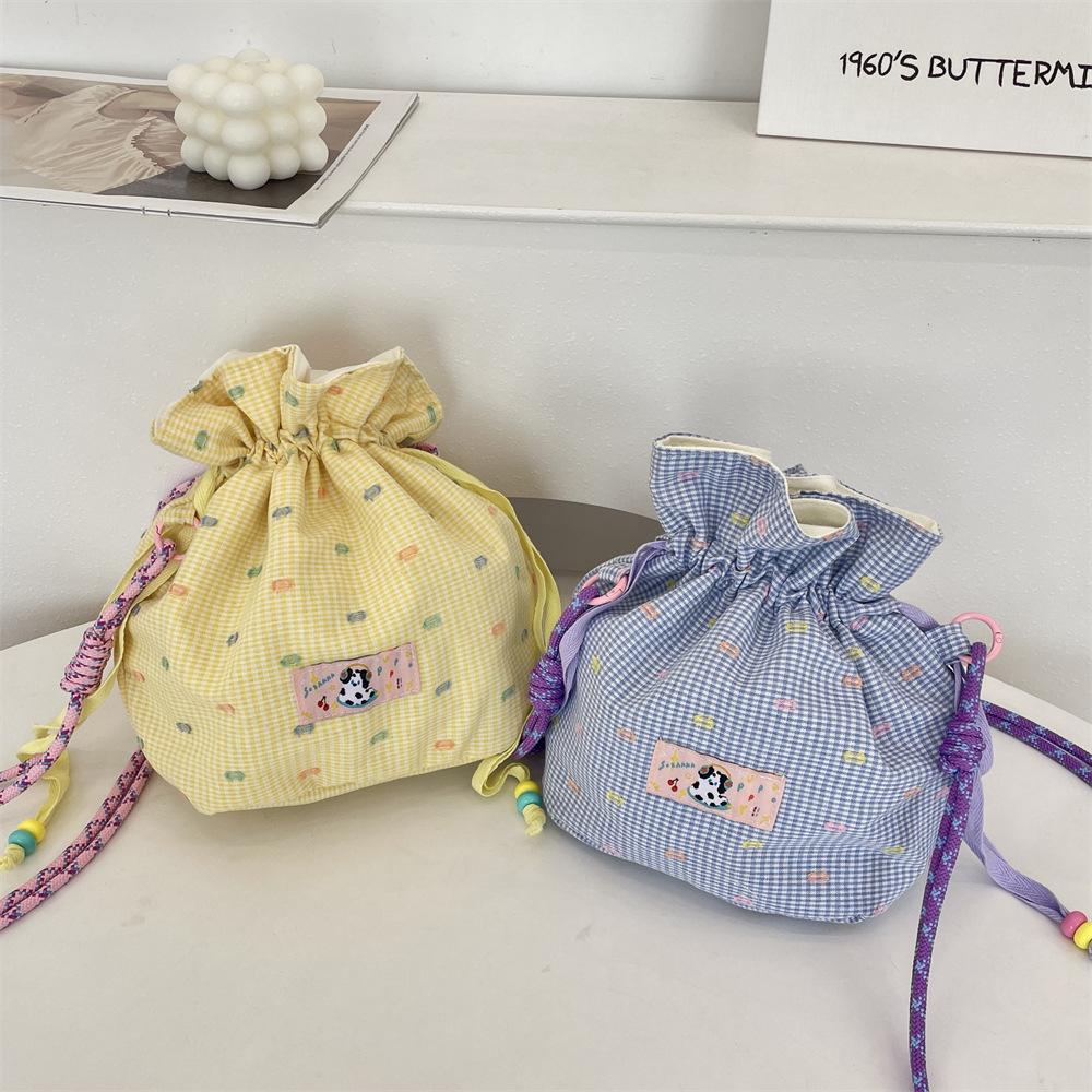 New drawstring bundle underarm messenger bag dopamine shopping mobile phone bag sundries lipstick finishing bag
New drawstring bundle underarm messenger bag dopamine shopping mobile phone bag sundries lipstick finishing bag