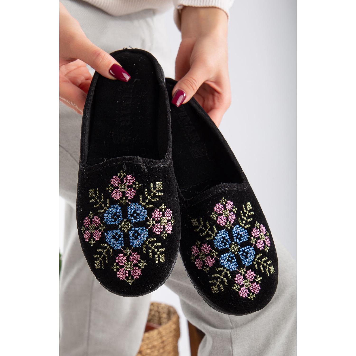 Women s Tile House Slippers Winter Indoor Soft Comfortable Slippers Embroidered Dowry Bundle Slippers 37
Women s Tile House Slippers Winter Indoor Soft Comfortable Slippers Embroidered Dowry Bundle Slippers 37