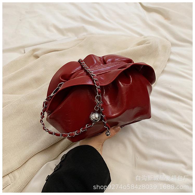 2025 summer new chain commuter small bag design sense niche foreign style messenger bag fashion versatile shoulder bag women красный
2025 summer new chain commuter small bag design sense niche foreign style messenger bag fashion versatile shoulder bag women красный