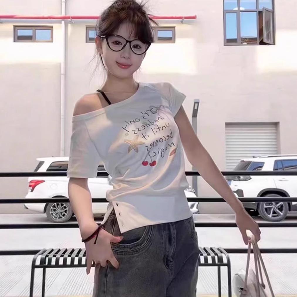 Women s Retro Off-Shoulder Letter Print White T-shirt - Slim Fit, Slanted Shoulder, Short Sleeve Summer Top Small
Women s Retro Off-Shoulder Letter Print White T-shirt - Slim Fit, Slanted Shoulder, Short Sleeve Summer Top Small