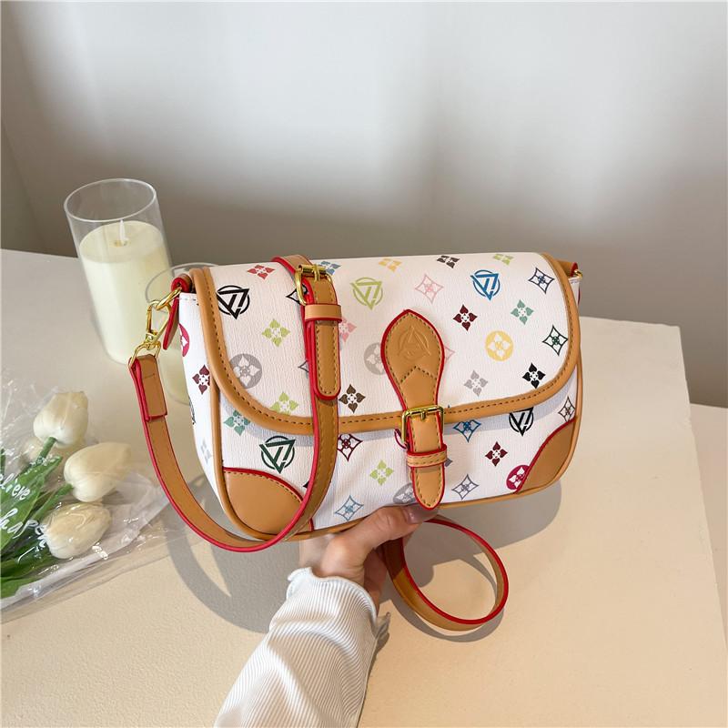 Новая модная сумка-багет высокого класса с контрастным цветом, на одном плече, кроссбоди, трендовая женская сумка белый
Новая модная сумка-багет высокого класса с контрастным цветом, на одном плече, кроссбоди, трендовая женская сумка белый