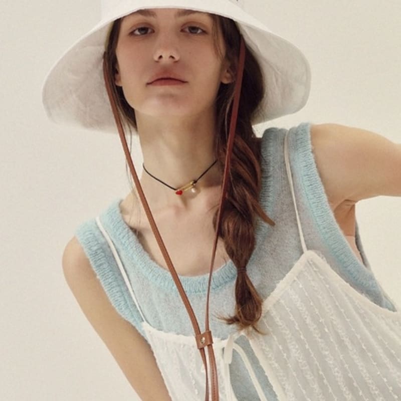 Marchen Objet широкополая кожаная шляпа-ведро_3 цвета white
Marchen Objet широкополая кожаная шляпа-ведро_3 цвета white