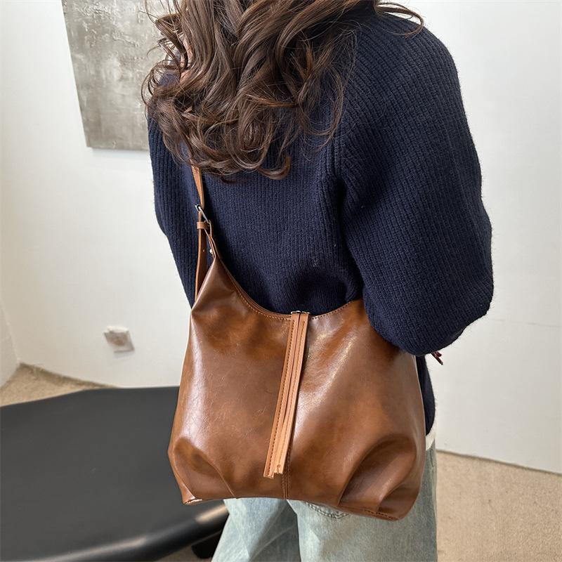Lazy temperament Wasteland style casual winter new retro large-capacity crossbody underarm tote bag Without pendant чёрный
Lazy temperament Wasteland style casual winter new retro large-capacity crossbody underarm tote bag Without pendant чёрный