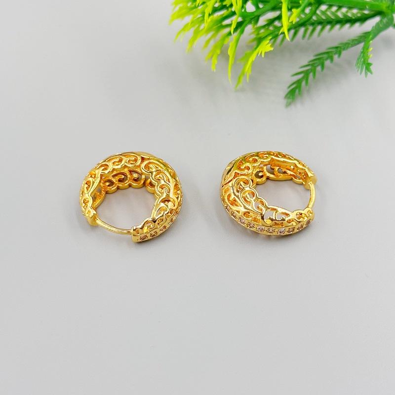 Temperament Geometric Earrings Design Simple Hollow Pattern Smooth Stud Earrings золотой
Temperament Geometric Earrings Design Simple Hollow Pattern Smooth Stud Earrings золотой