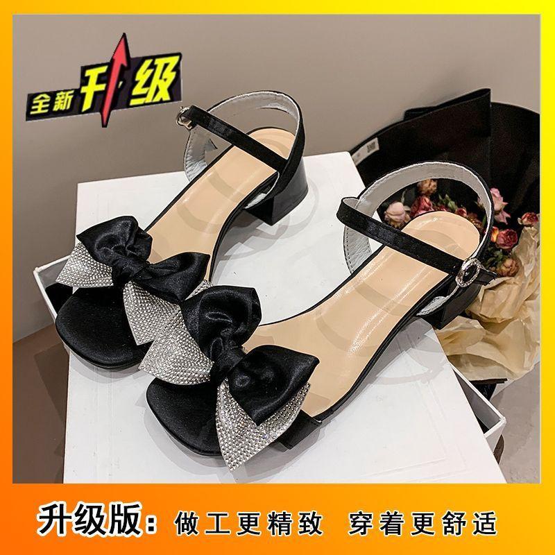 Bow hollow high heels women s 2025 summer new middle heel square head word with splicing rhinestone sandals fashion 35
Bow hollow high heels women s 2025 summer new middle heel square head word with splicing rhinestone sandals fashion 35