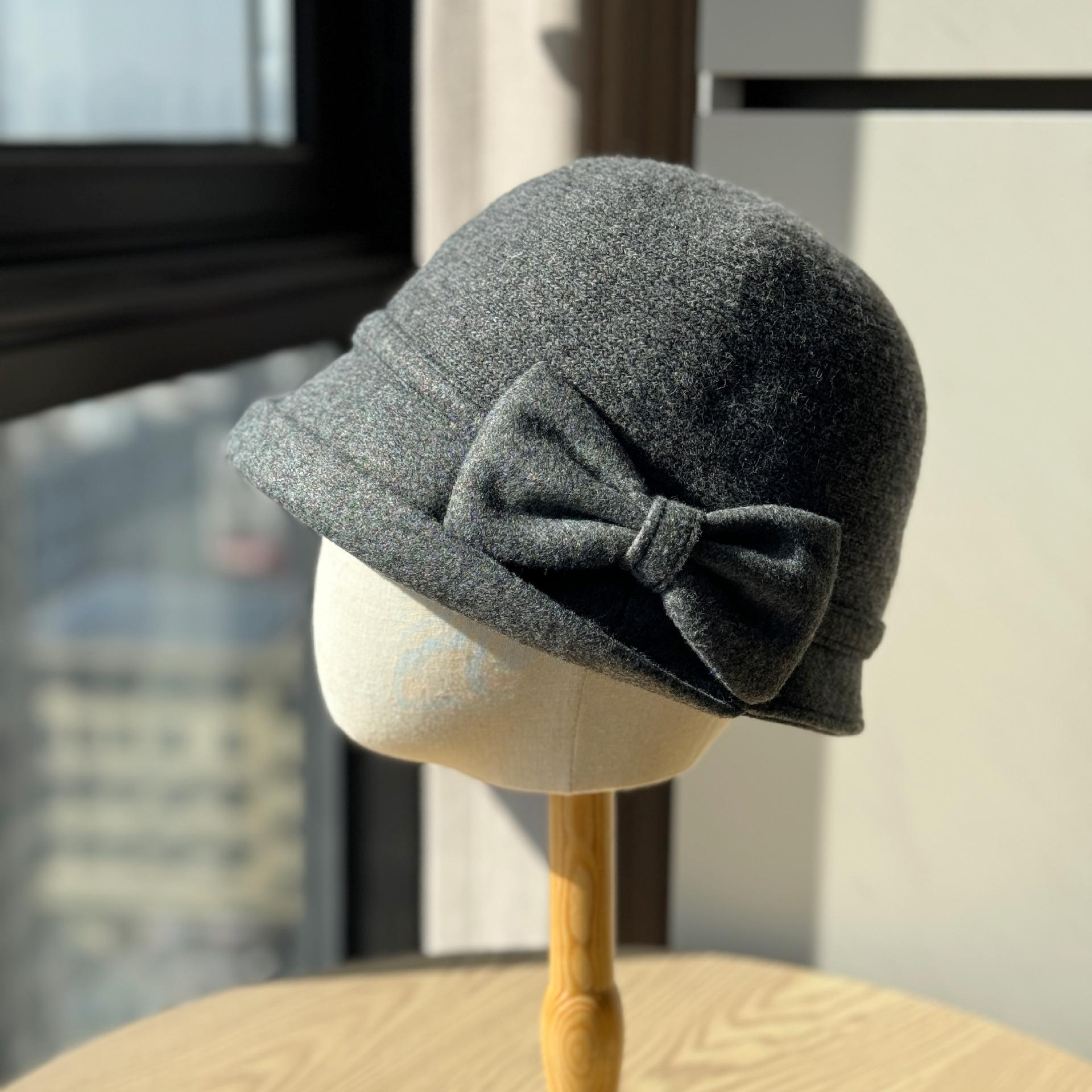 New autumn and winter women s fisherman hat with rolled brim and bow, warm and stylish, Hepburn style, makes the face look smaller, suitable for Adult54-60Adjustable сірий колір
New autumn and winter women s fisherman hat with rolled brim and bow, warm and stylish, Hepburn style, makes the face look smaller, suitable for Adult54-60Adjustable сірий колір