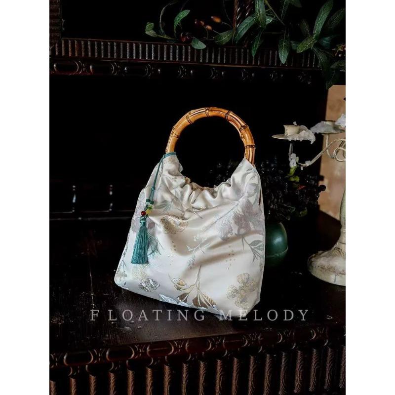 Niche foreign style golden butterfly love flower portable bamboo bag new Chinese style Ftlody floating moon original with cheongsam bag
Niche foreign style golden butterfly love flower portable bamboo bag new Chinese style Ftlody floating moon original with cheongsam bag