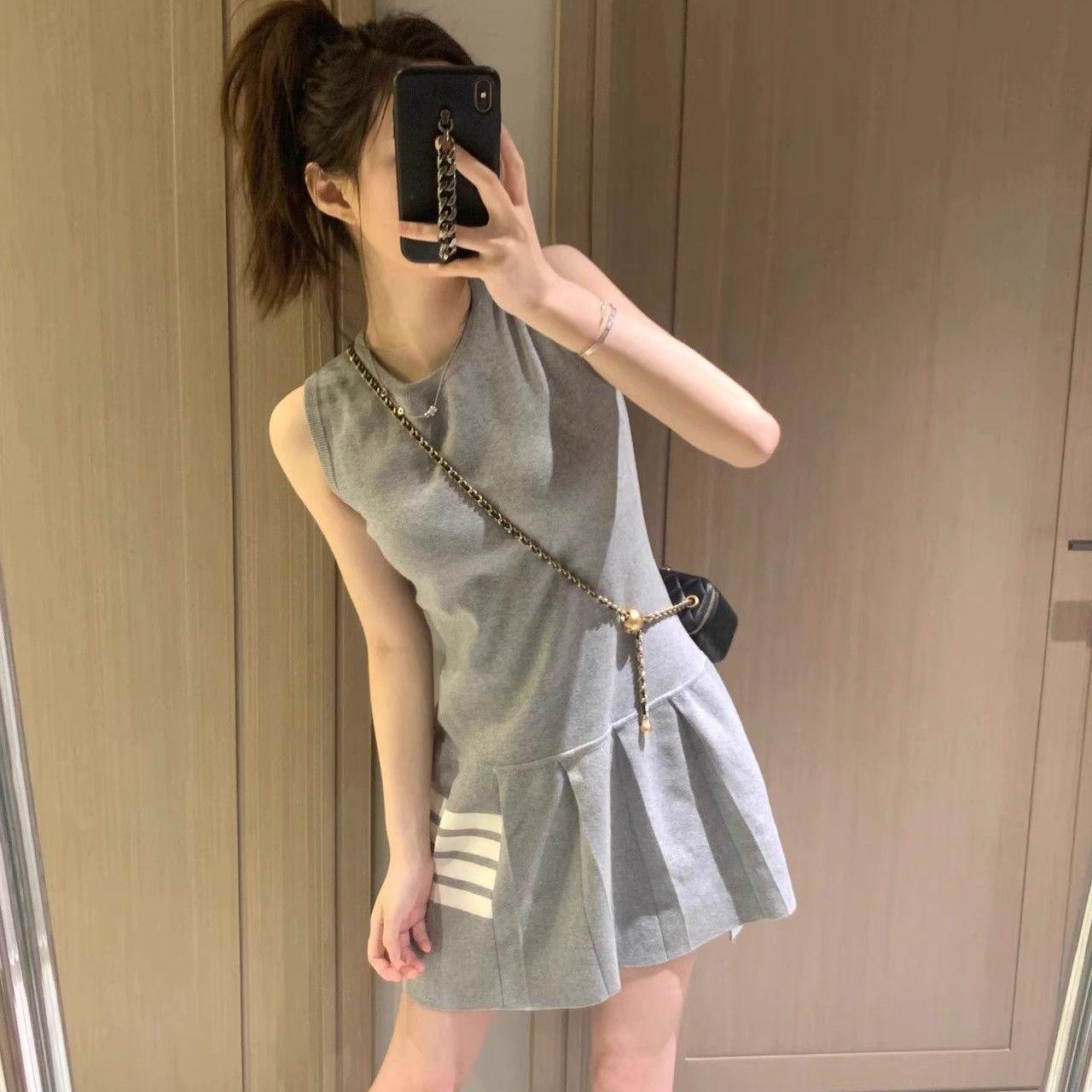 Summer Pleated Sleeveless Knit Dress - Petite Round Neck Skirt Vest One size 80-120 jin серый
Summer Pleated Sleeveless Knit Dress - Petite Round Neck Skirt Vest One size 80-120 jin серый