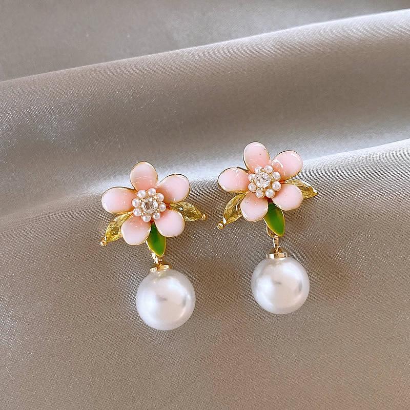 Oil drop pearl flower pendant earrings retro temperament earrings niche light luxury high-end earrings women
Oil drop pearl flower pendant earrings retro temperament earrings niche light luxury high-end earrings women
