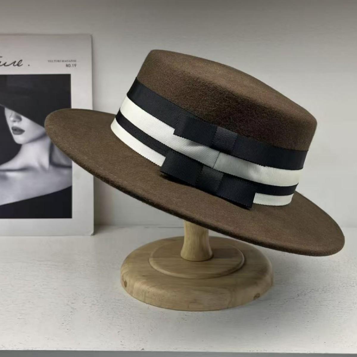 Light luxury high-quality French high-end top hat women s fashion autumn and winter wool woolen flat top hat British contrasting color celebrity style M(55-58cm)
Light luxury high-quality French high-end top hat women s fashion autumn and winter wool woolen flat top hat British contrasting color celebrity style M(55-58cm)