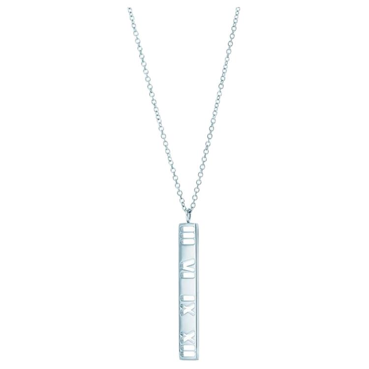 Tiffany & Co. Atlas® Series Hollow Roman Numerals 925 Silver Necklace Women necklace Light-Blue 30419308 Box
Tiffany & Co. Atlas® Series Hollow Roman Numerals 925 Silver Necklace Women necklace Light-Blue 30419308 Box
