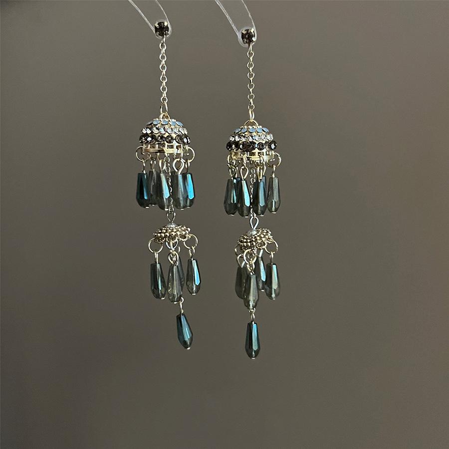 Zircon pearl water drop earrings retro light luxury temperament stud earrings niche exquisite versatile high-end earrings women
Zircon pearl water drop earrings retro light luxury temperament stud earrings niche exquisite versatile high-end earrings women