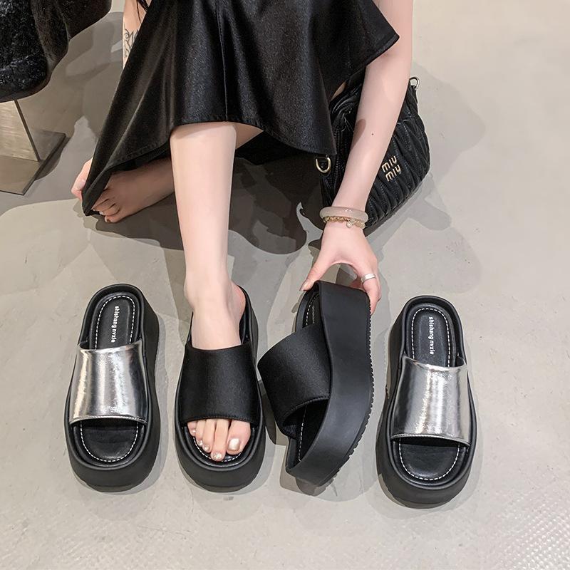 Summer 2025 thick-soled outer wear casual new one-word heightening women s shoes slippers cool slippers women 35 серебряный
Summer 2025 thick-soled outer wear casual new one-word heightening women s shoes slippers cool slippers women 35 серебряный