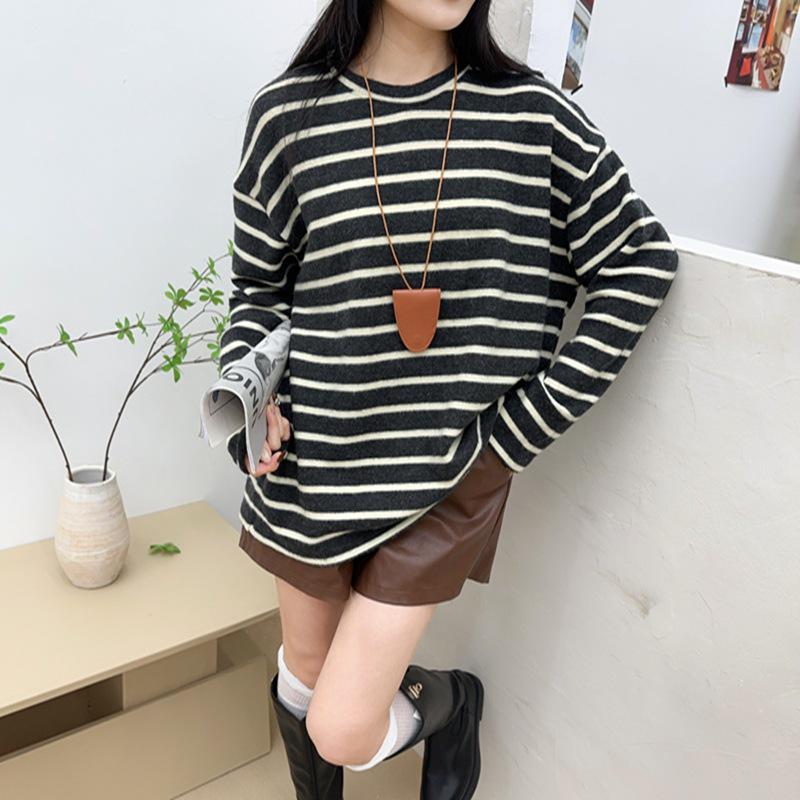 New Arrival Plus Velvet Rabbit Fur Plush Striped Long Sleeve T-shirt - Casual, Loose, Lazy Style for Autumn/Winter One Size Fits 45-80 kg
New Arrival Plus Velvet Rabbit Fur Plush Striped Long Sleeve T-shirt - Casual, Loose, Lazy Style for Autumn/Winter One Size Fits 45-80 kg