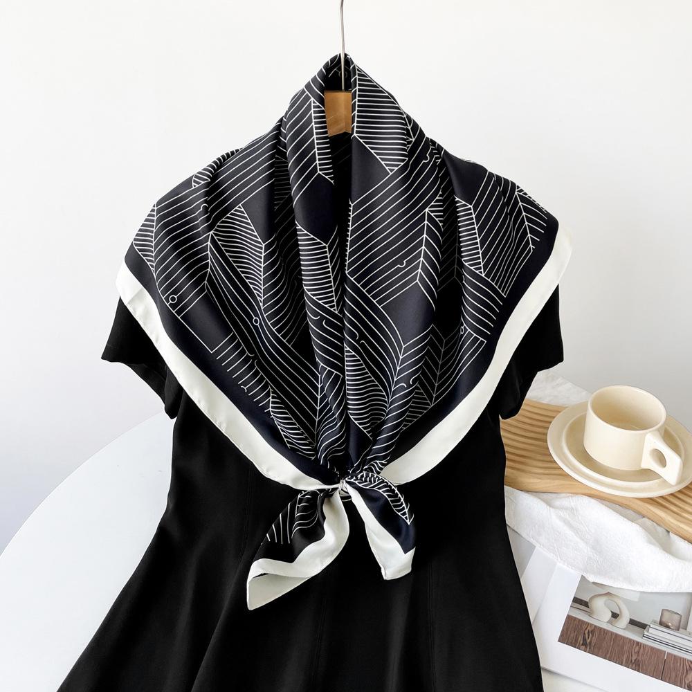 Женский шелковый платок премиум-класса с черно-белым линейным принтом, большой квадратный
Женский шелковый платок премиум-класса с черно-белым линейным принтом, большой квадратный